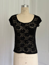 Load image into Gallery viewer, 90S LACE TEE (S/M)