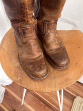 Load image into Gallery viewer, DISTRESSED FRYE CAMPUS (7.5)