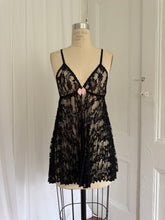 Load image into Gallery viewer, 90S FREDRICKS PLEATED NIGHTIE (M)