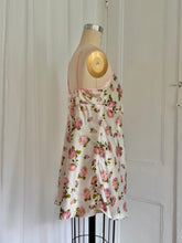 Load image into Gallery viewer, FLORAL NIGHTIE
