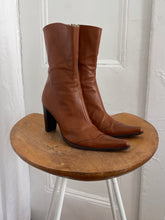Load image into Gallery viewer, TOBACCO BROWN BOOT (7.5)
