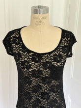 Load image into Gallery viewer, 90S LACE TEE (S/M)