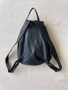ESSENTIAL BLACK BACKPACK