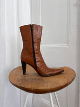 Load image into Gallery viewer, TOBACCO BROWN BOOT (7.5)