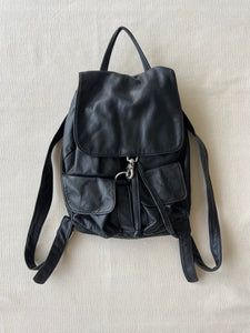 ESSENTIAL BLACK BACKPACK