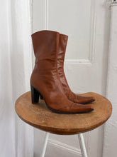 Load image into Gallery viewer, TOBACCO BROWN BOOT (7.5)