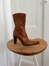Load image into Gallery viewer, TOBACCO BROWN BOOT (7.5)
