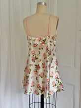 Load image into Gallery viewer, FLORAL NIGHTIE