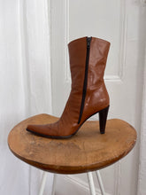 Load image into Gallery viewer, TOBACCO BROWN BOOT (7.5)