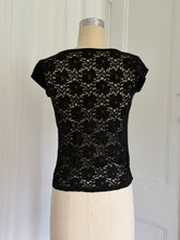 Load image into Gallery viewer, 90S LACE TEE (S/M)